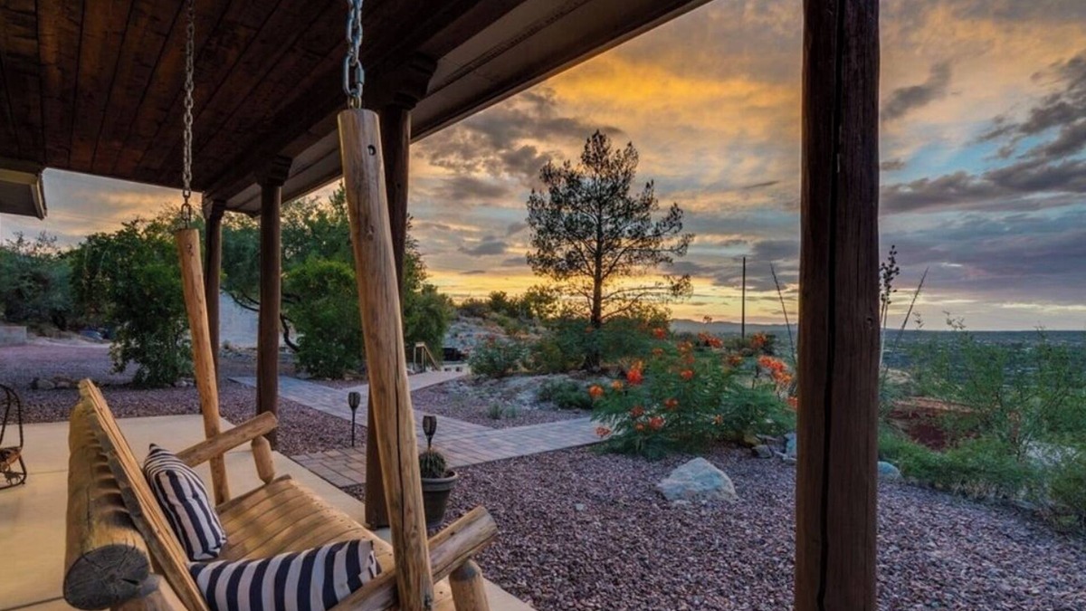 Catalina House | 4BR Mount Lemmon Retreat w/Hot Tub - Sleeps 14!