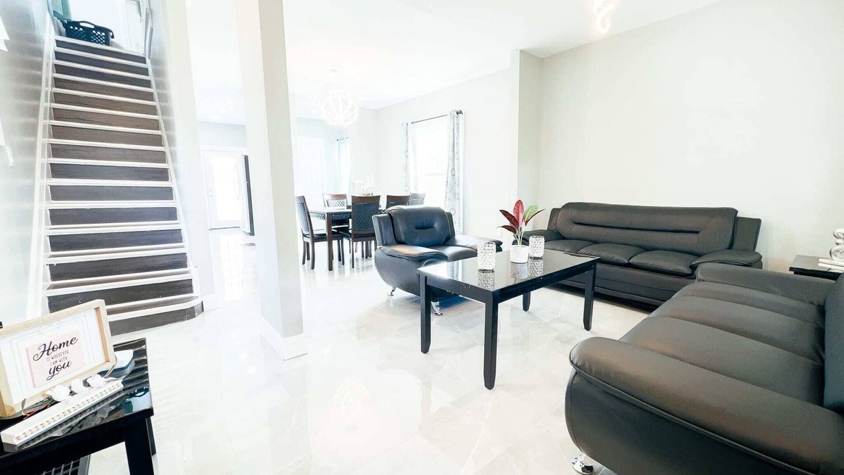Niagara Falls House | 4BR Niagara Getaway-Prime Location