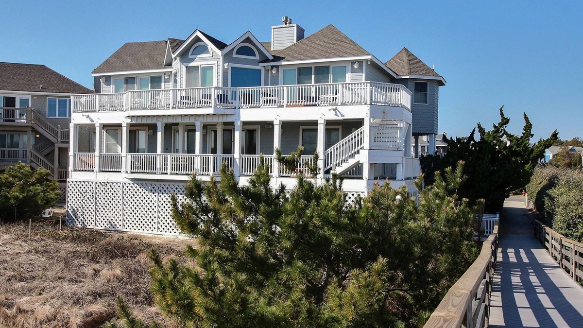 Corolla Light House | 4BR Oceanfront | Pool | Hot Tub | Sauna