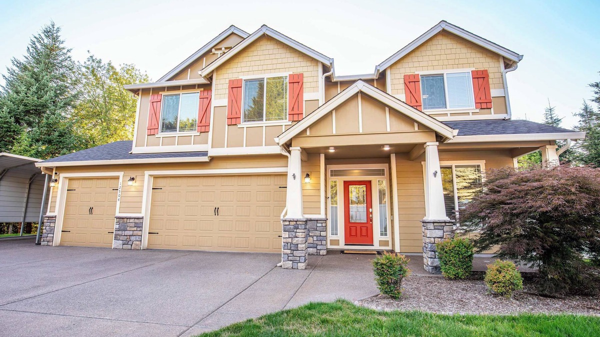 Pleasant Valley House | 4BR Retreat on Private Acre in Salmon Creek