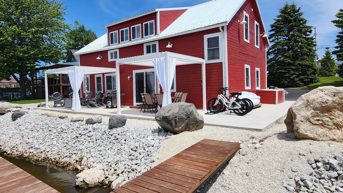 Two Rivers House | 4BR River Retreat: Beach, Boat, Sunsets, Wildlife, Spacious & Serene Escape