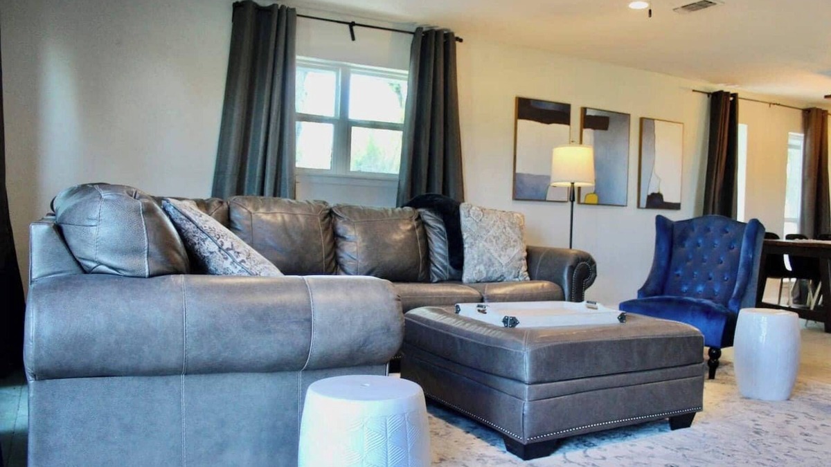 Myra House | 4BR Saint Jo Escape | Hot Tub, Firepit & Pool