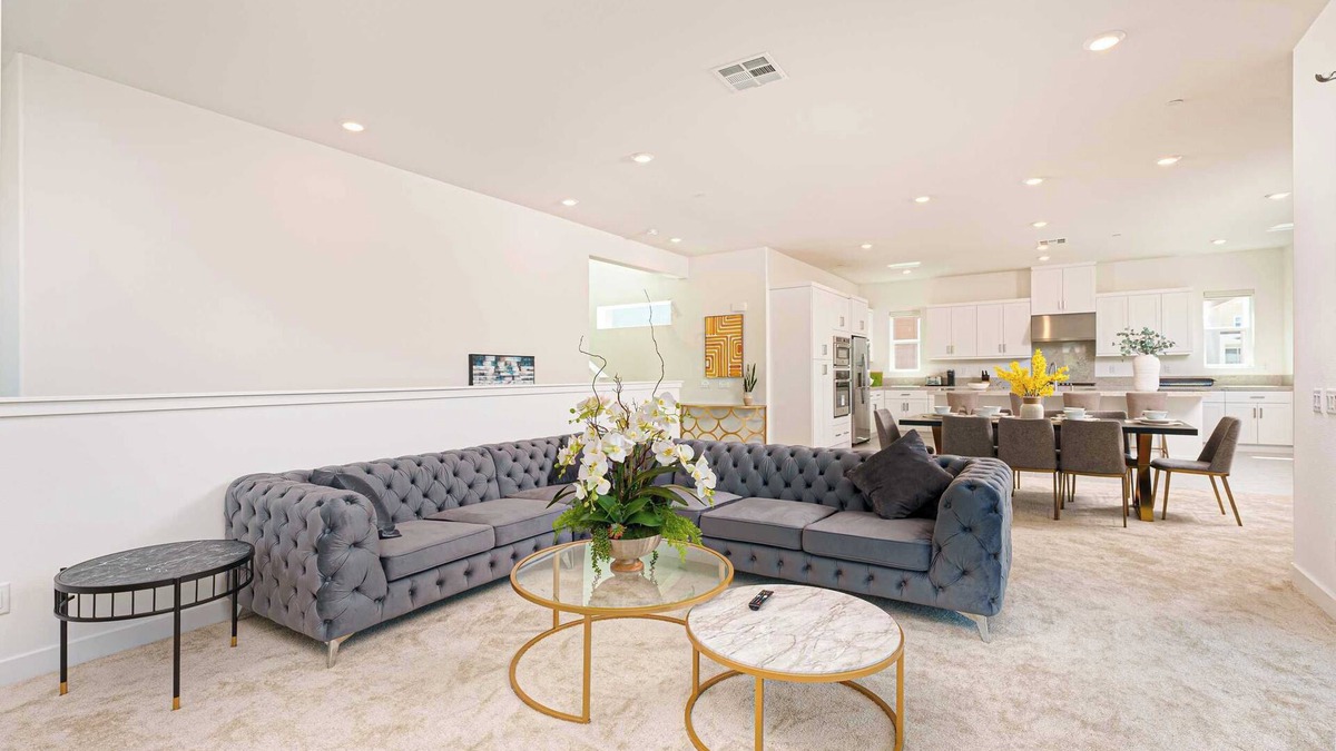 Irvine House | 4BR Sentosa Luxe Retreat｜Community Pool｜Garage Access｜Remote Lock｜Wifi #42267