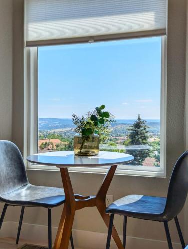 Northwest Colorado Springs House | 4BR-Sleeps 10-Hot Tub-Air Hockey-Gorgeous Views