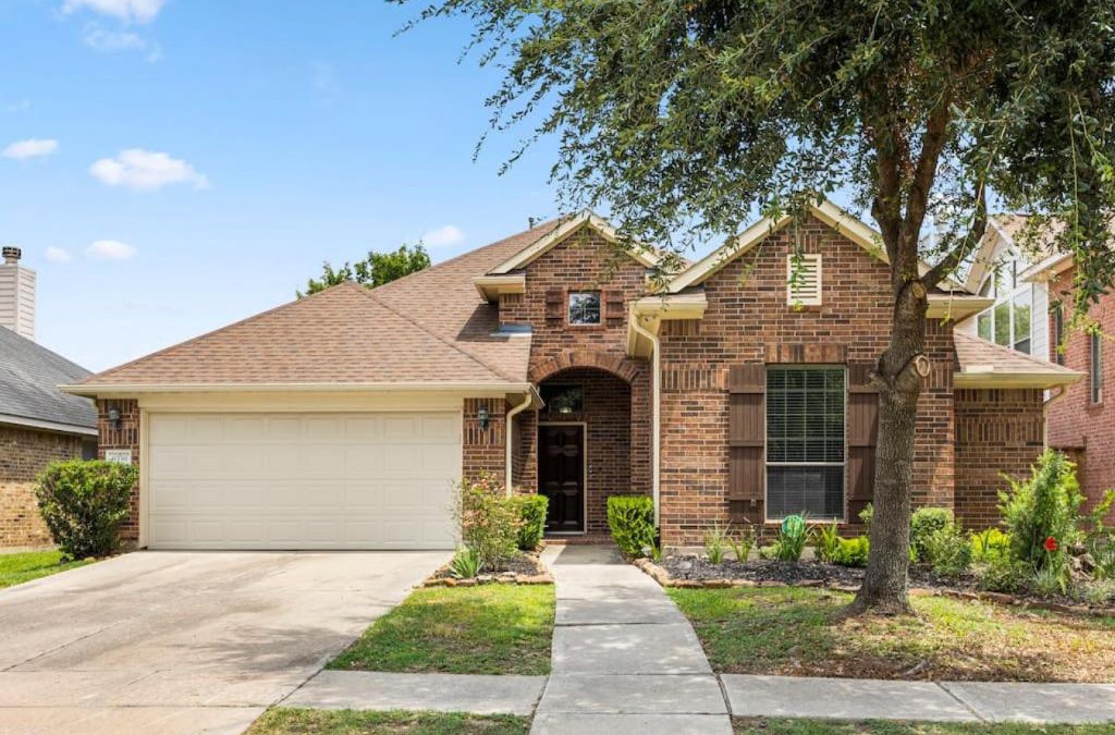 Houston House | 4BR Sleeps 9, Foosball, Patio, Near Race Park