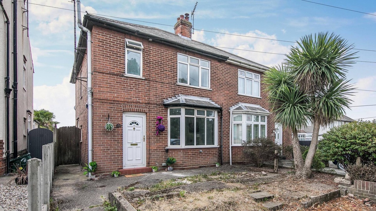 Colchester House | 4BR-Sleeps10-Parking-Garden