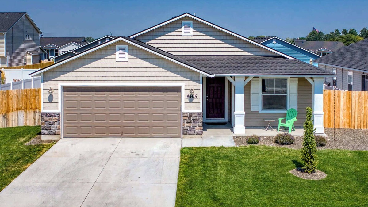 Caldwell House | 4BR w/Garage Parking | Fast WiFi & Playroom