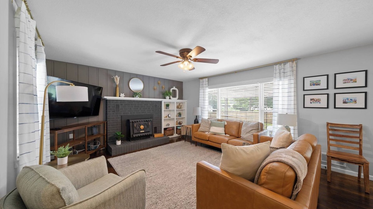 Lee's Summit House | 4BR2BA Family Home|Mins to DT|Pets|PrivateParking