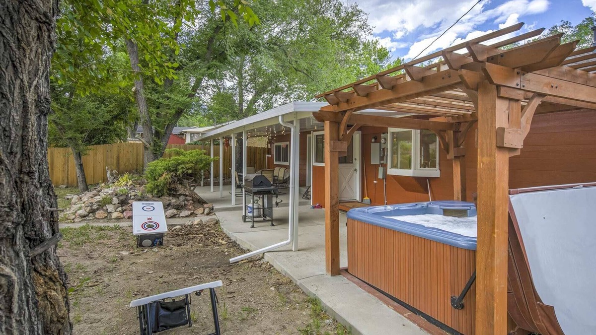 Skyway Condo | 4brbroadmoor Retreathottub, Firepit, Near Trails