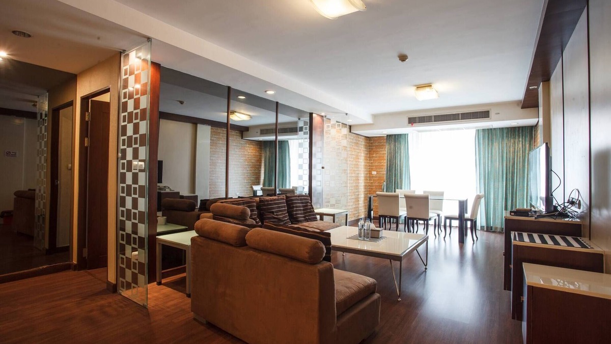Khlong Toei Nuea Apartment | 4C - 2 Bedroom Downtown Apartment with shared Pool