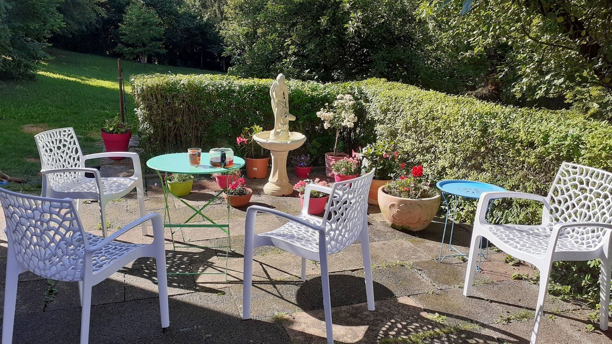 Euerbach Apartment | 4km to A7+A71, idyll by the stream, large garden, discounts for companies