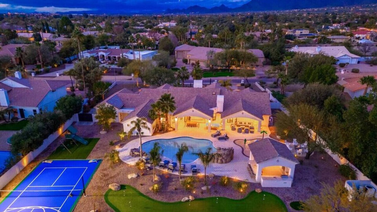 Central Scottsdale Apartment | 4Million$Designer WaterslideWonderland+Theatre+Gym+SportCourt+Shuffleboard Court