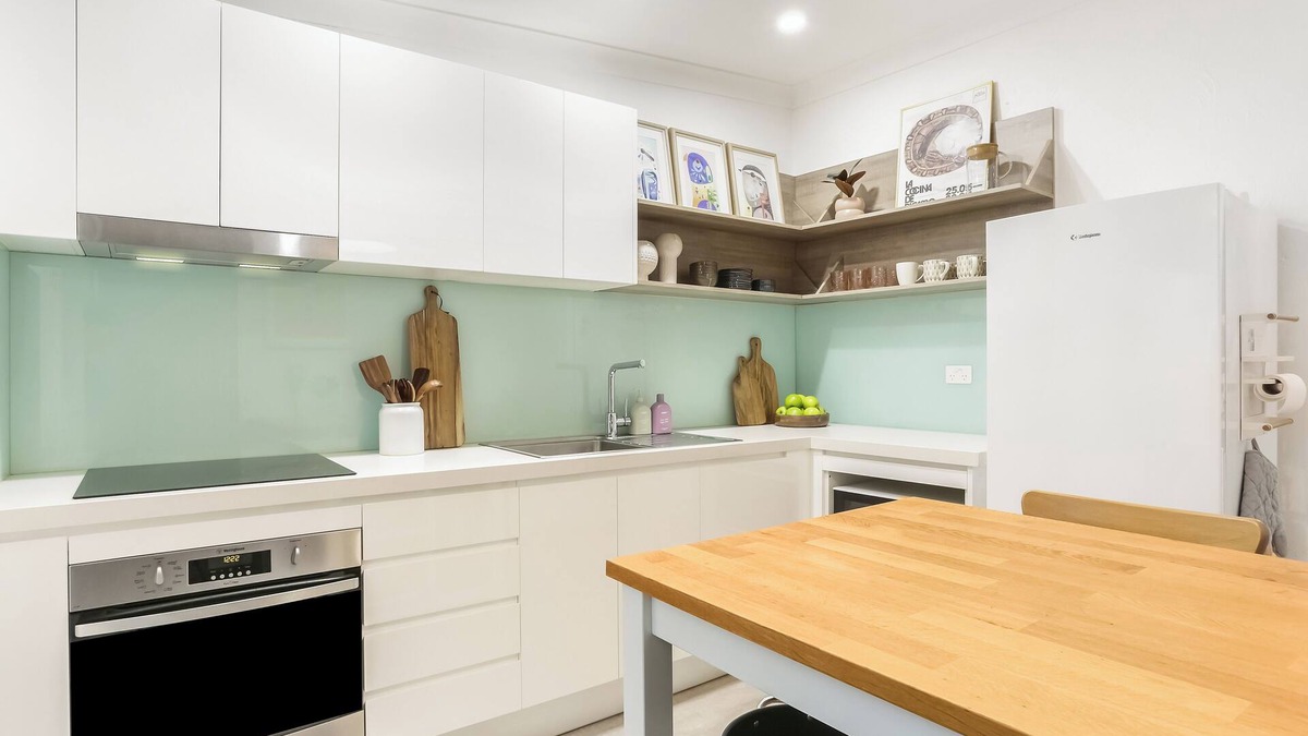 Haymarket Apartment | 4mins walk to Central! Unique 2 Bed Terrace Home