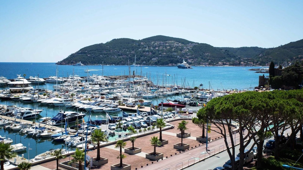 Mandelieu-la-Napoule Beach Apartment | 4P34 Seafront, 4/5 rooms, panoramic sea view