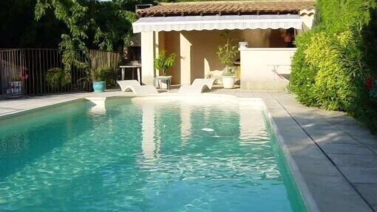 Taillades Cottage | 4pers air-conditioned gite with heated pool at Les Taillades in the Luberon