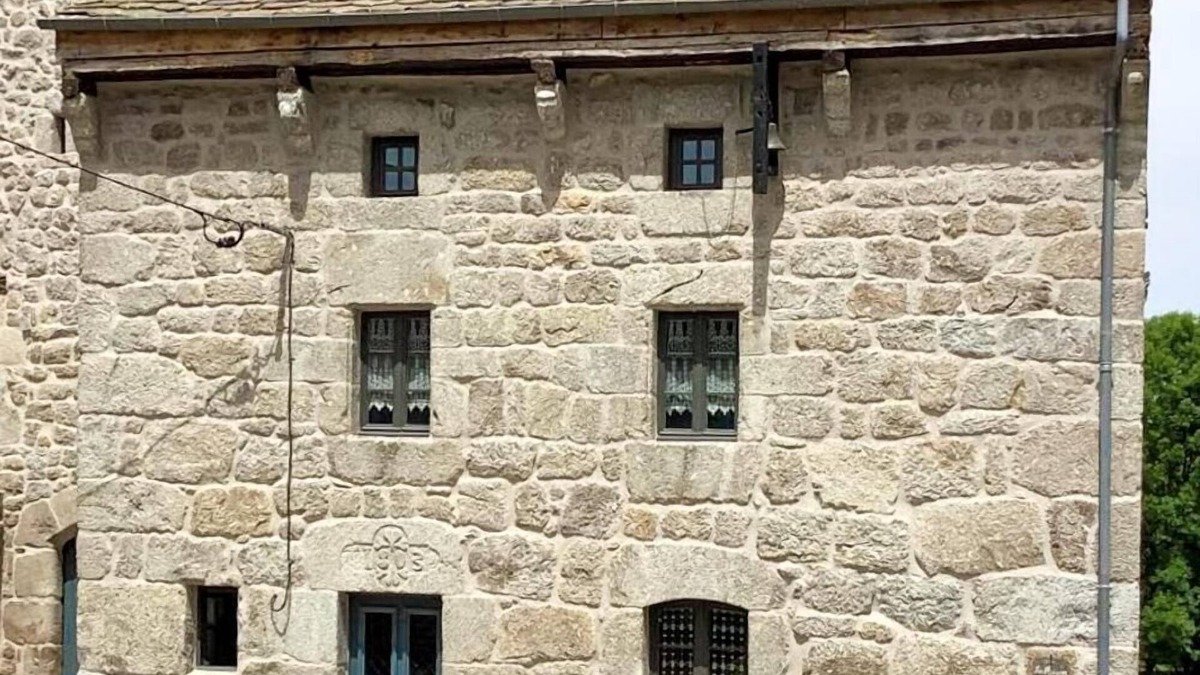 Chastel-Nouvel House | 5/6 person vacation rental in Le Coulagnet
