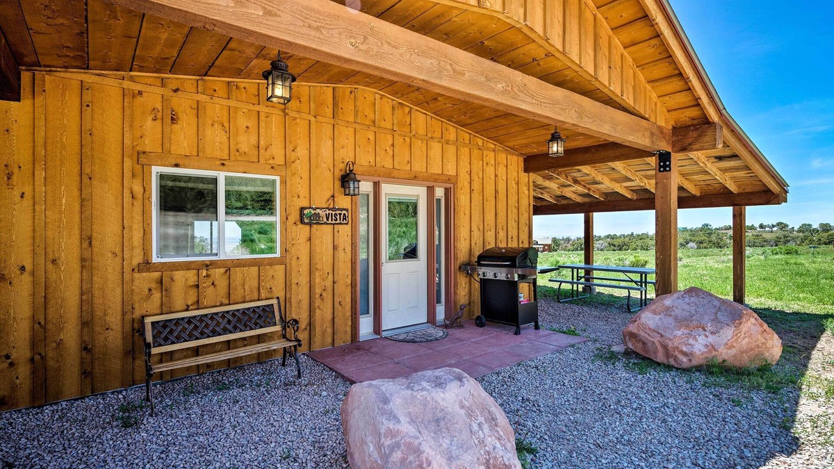 Spanish Valley Apartment | 5-Acre Moab Studio w/BBQ & Stunning Mtn Views