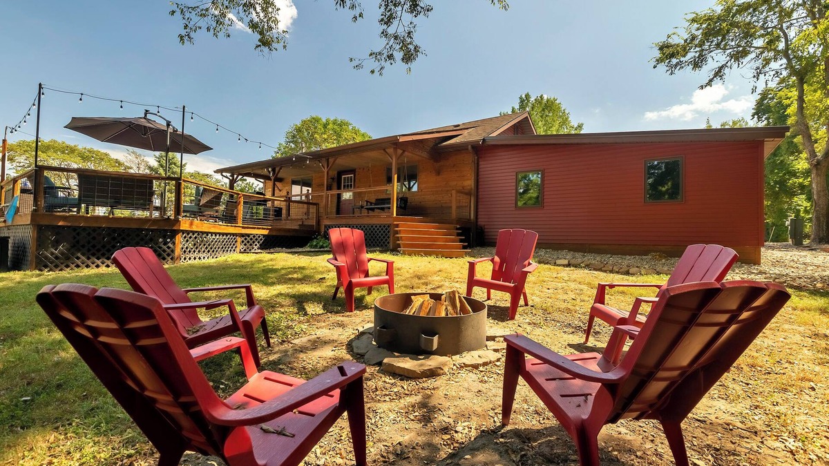 Wolf Creek Cottage | 5 acre Paradise-Shawnee Wine Trail, Pool, Pond, Firepit, Pet Friendly
