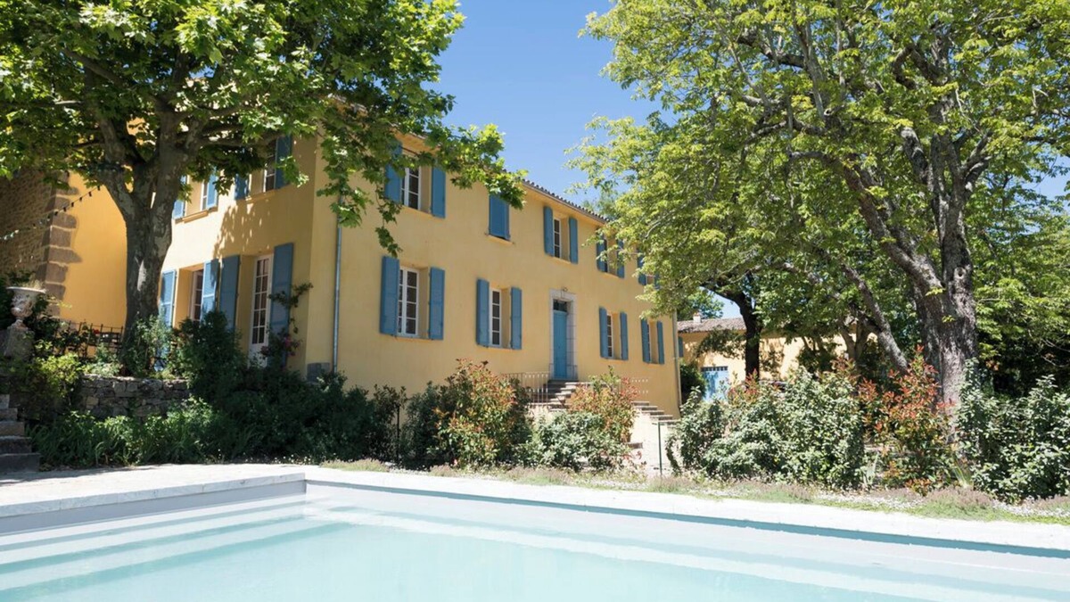 Neoules Villa | 5* BASTIDE villa with swimming pool on a wine estate