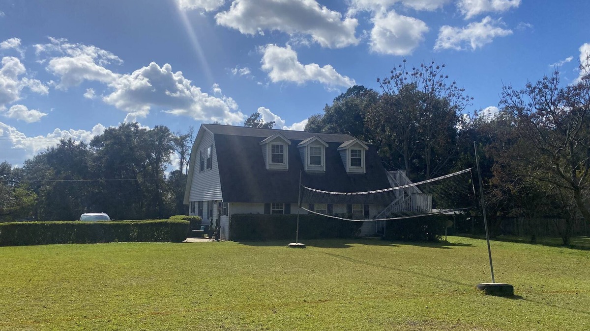 Tallahassee House | 5 BD 2-story home, family friendly quiet country setting, volleyball court!