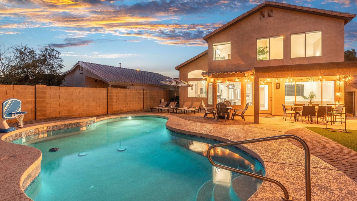 Neely Farms House | 5 BD Gilbert Home 4 Min to Downtown