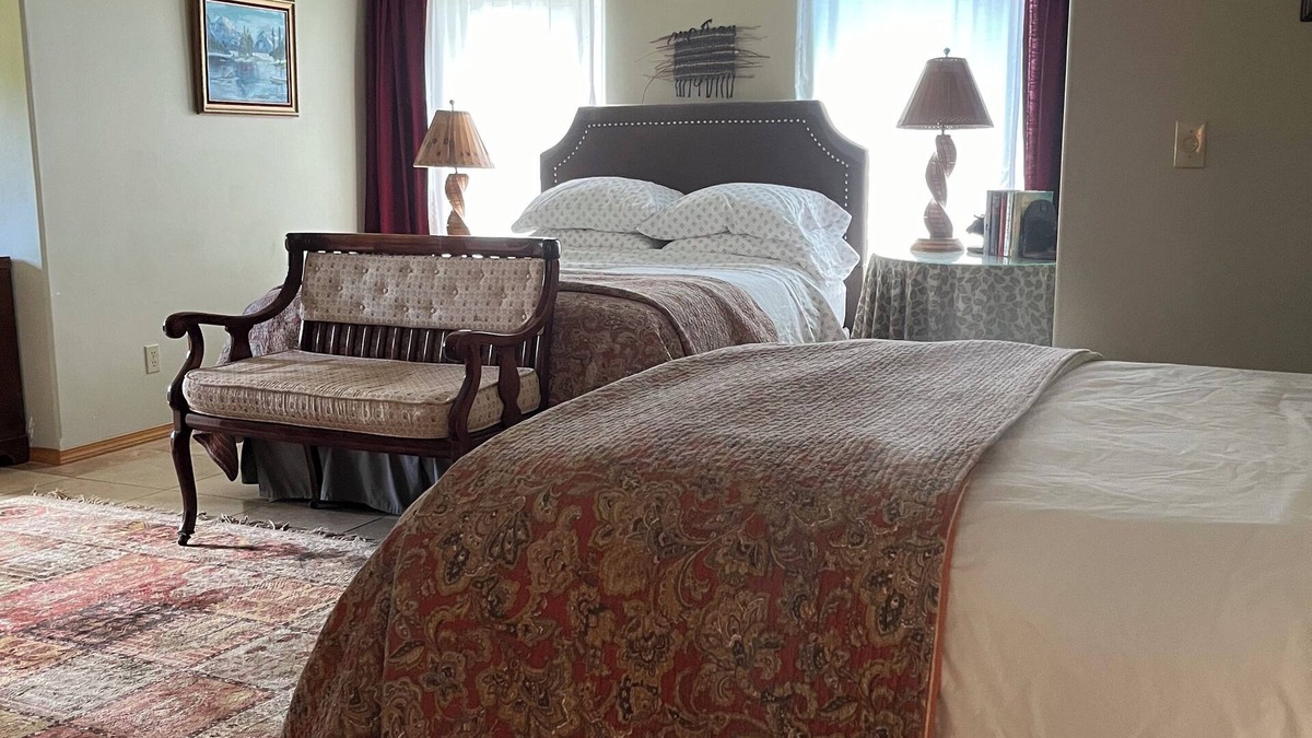Arlee House | 5 Bdrm Country Home on 22 acres 30 minutes north of Missoula