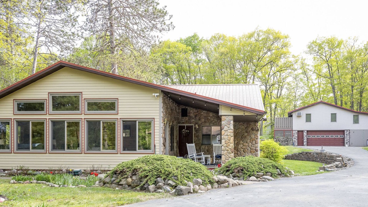 Brainerd House | 5 BDRM lake home & cabin on Camp Lake, great fishing, 4 mi west of Mille Lacs.