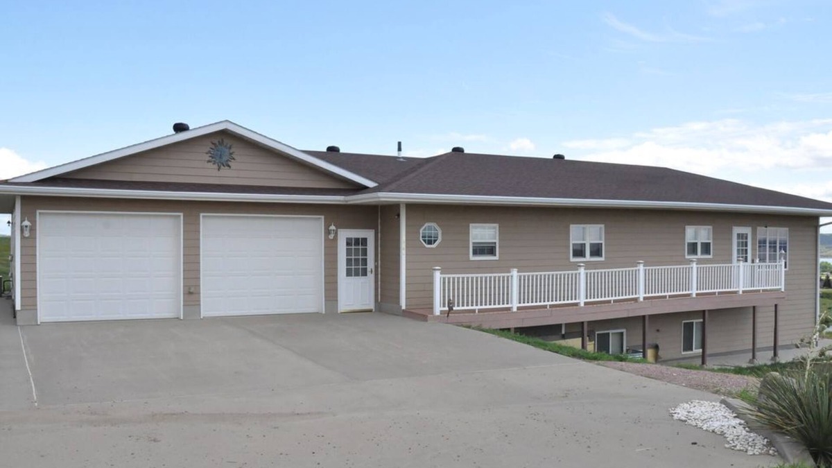 Oacoma House | 5 Bed/3.5 Bath-Sleeps Up To 17-easy I-90 on/off Chamberlain/Oacoma