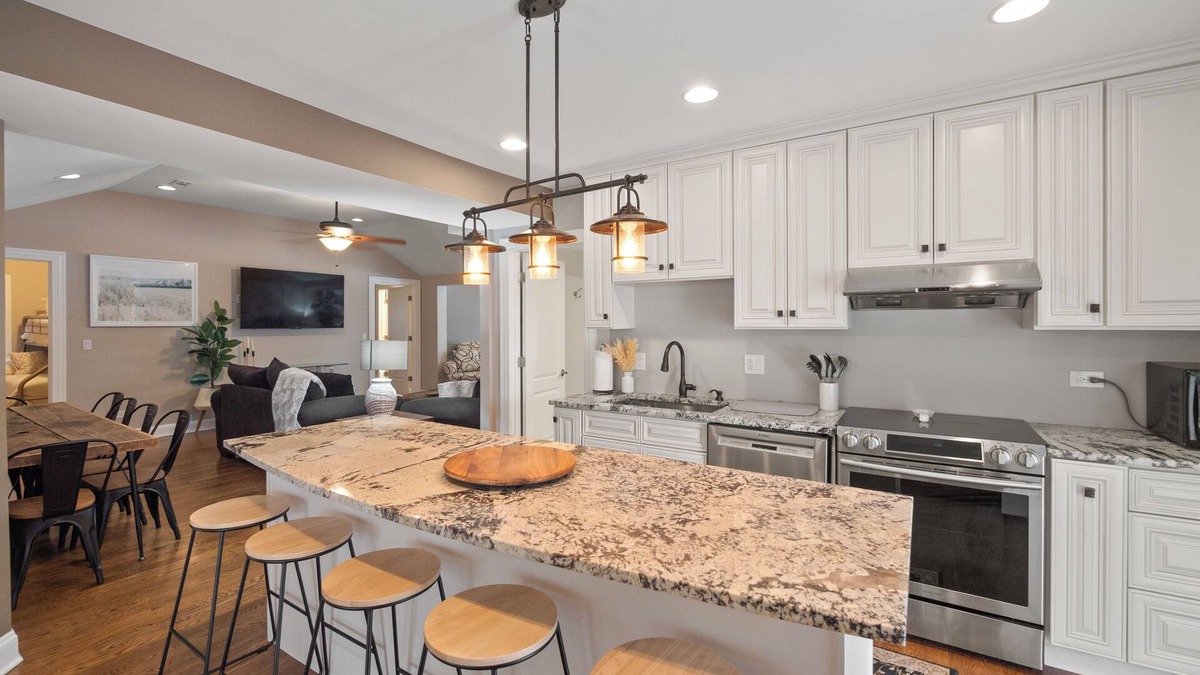 Fremont House | 5 bed/3 Bath Home in the Heart of Fremont! Steps from the beach and boat launch!