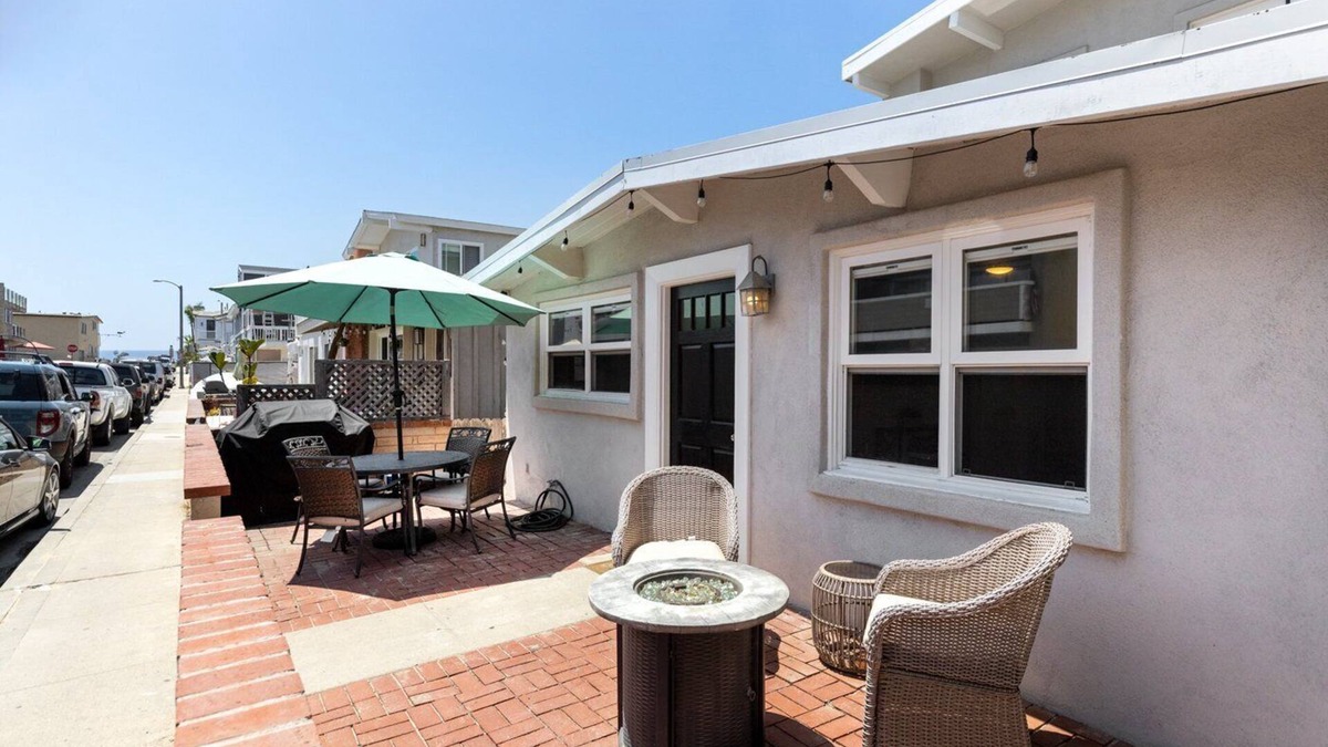 West Newport Apartment | 5 Bed 4 Bath Duplex Home - Steps from the Beach