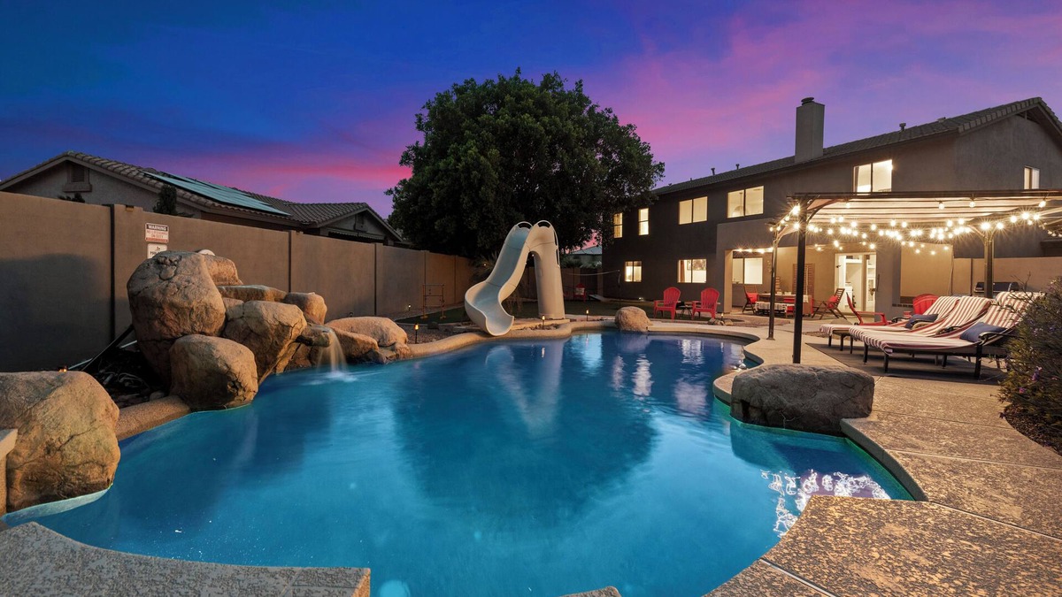 Glendale House | 5 Bed 4 Bath Home PREMIUM LOCATION Sleeps 16+ heated pool option and spa