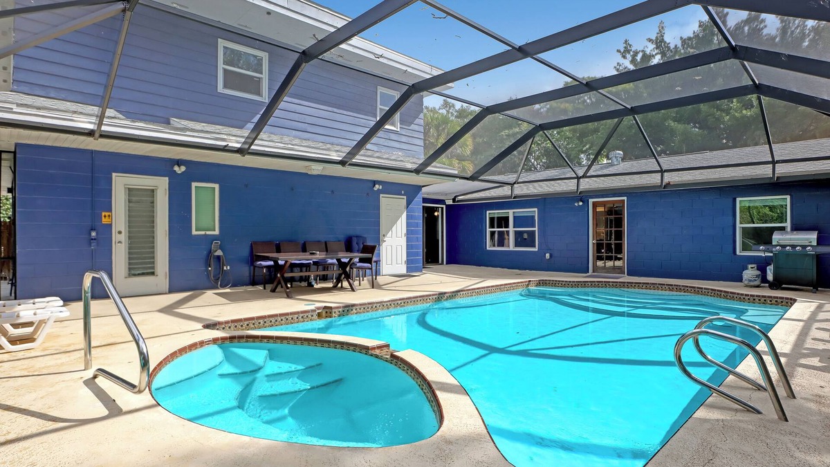 Melbourne House | 5 Bed 4 Bath Pool/Spa Home Sleeps 14+