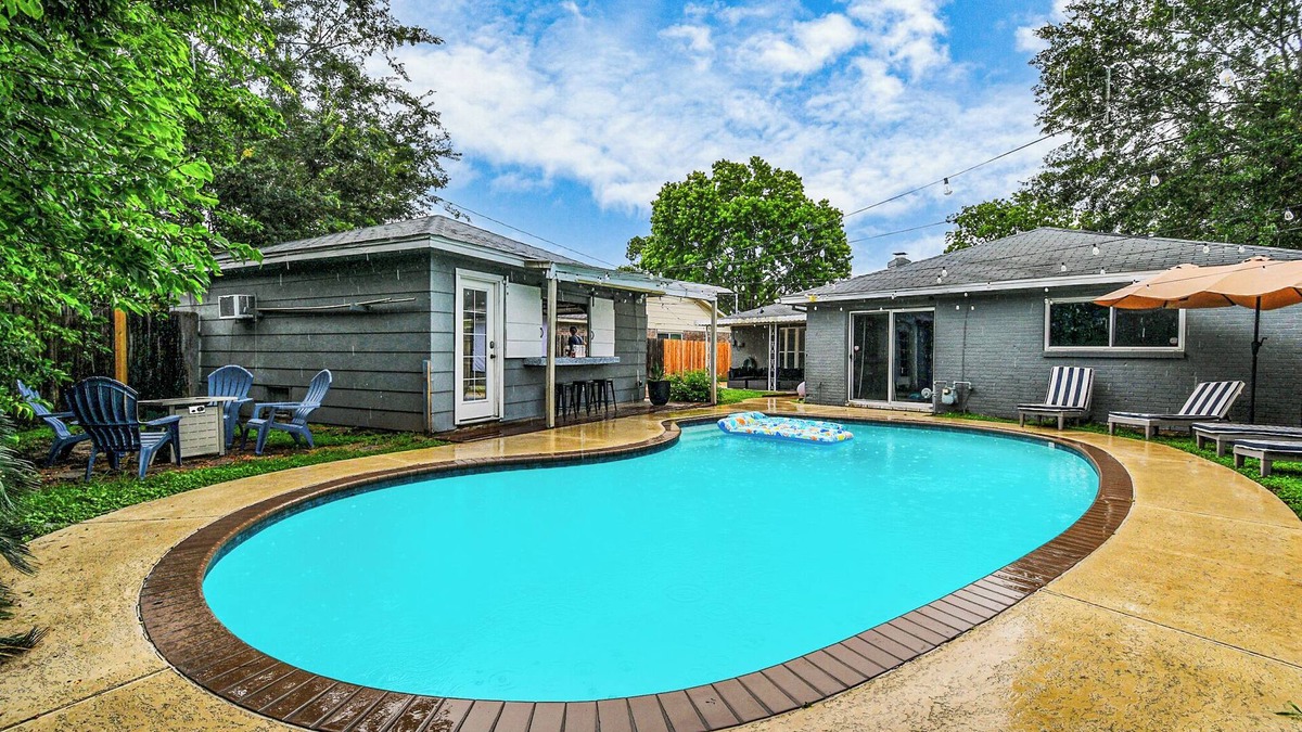 Woodlake - Briar Meadow House | 5 Bed Family Fun - Fun Pool - Cozy Fire Pit - Games Shed - Outdoor Move Night