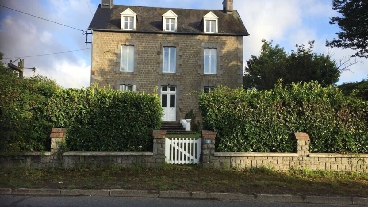 Villedieu-les-Poeles House | 5 Bed Historical Farmhouse in Villedieu Les-Poeles (home of racehorse ‘Ozo')