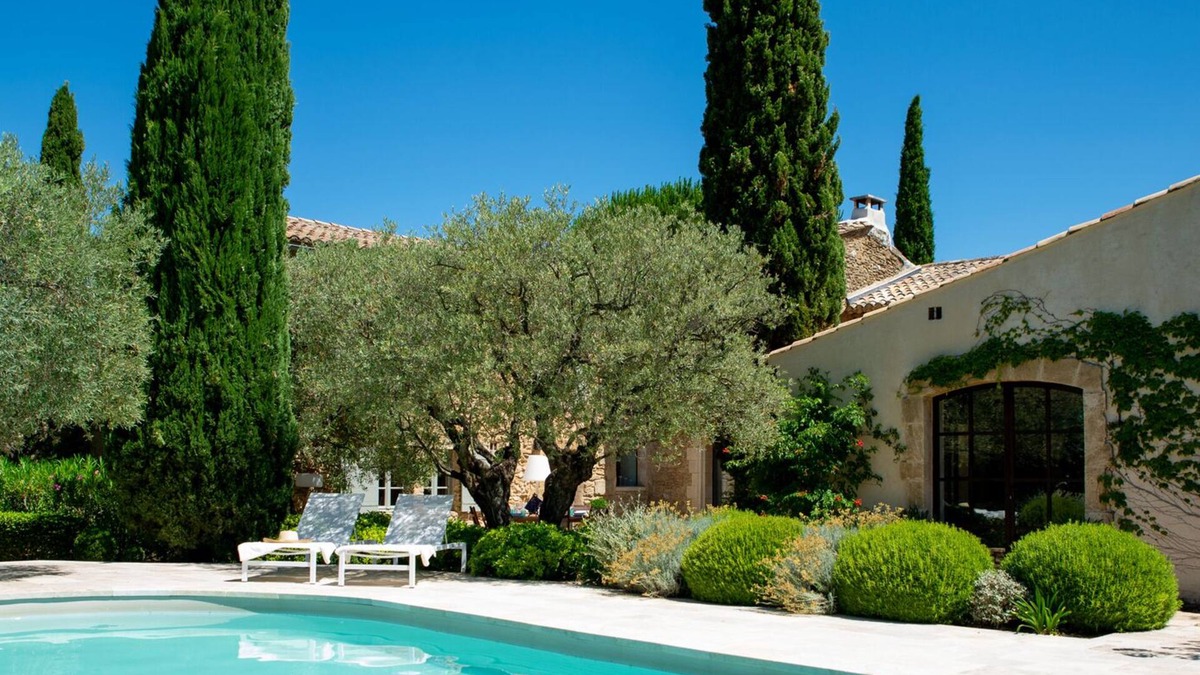 Maubec House | 5-bed Mas with pool in Maubec with pool, air-con and views to the Luberon hills
