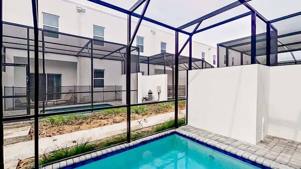 Loughman Villa | 5 Bed Modern Family Home with Grill