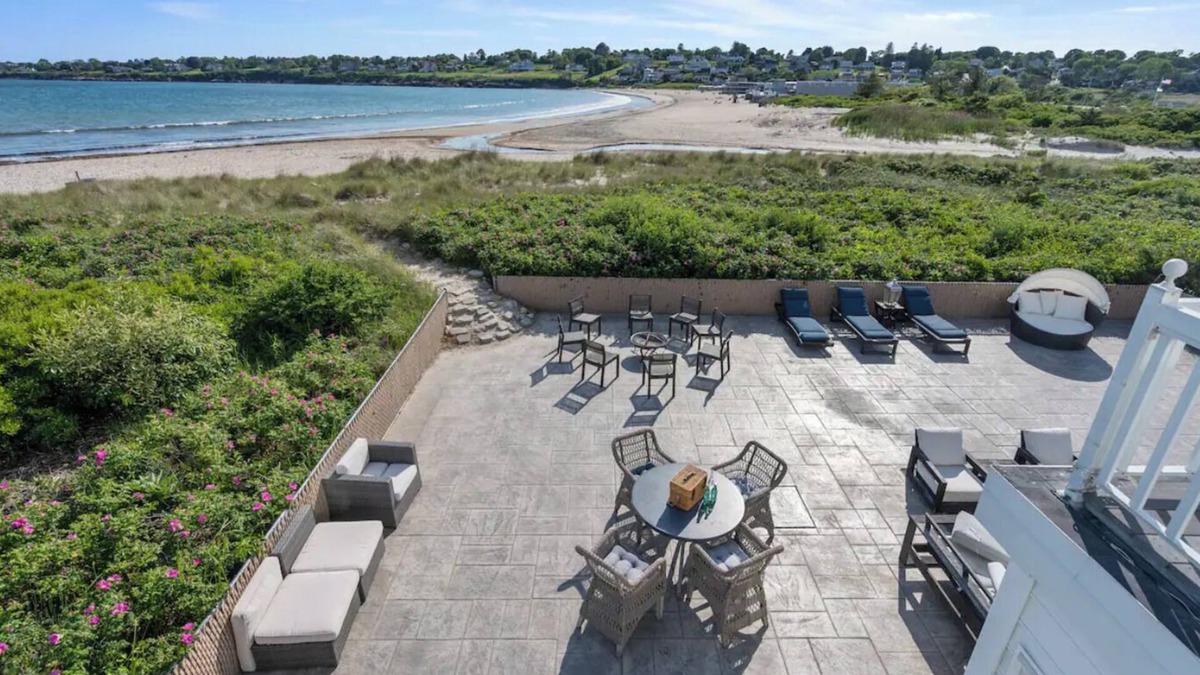 Bonnet Shores House | 5-bed Waterfront Beach house with DIRECT access to Private Kelly Beach in Bonnet