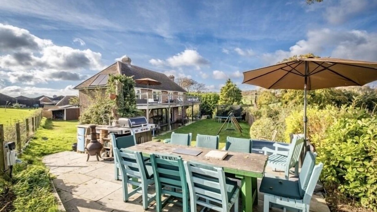 Petersfield Other | 5 BedEco Farm House on the South Downs Way Nr Buriton. Pet and child friendly 🥰