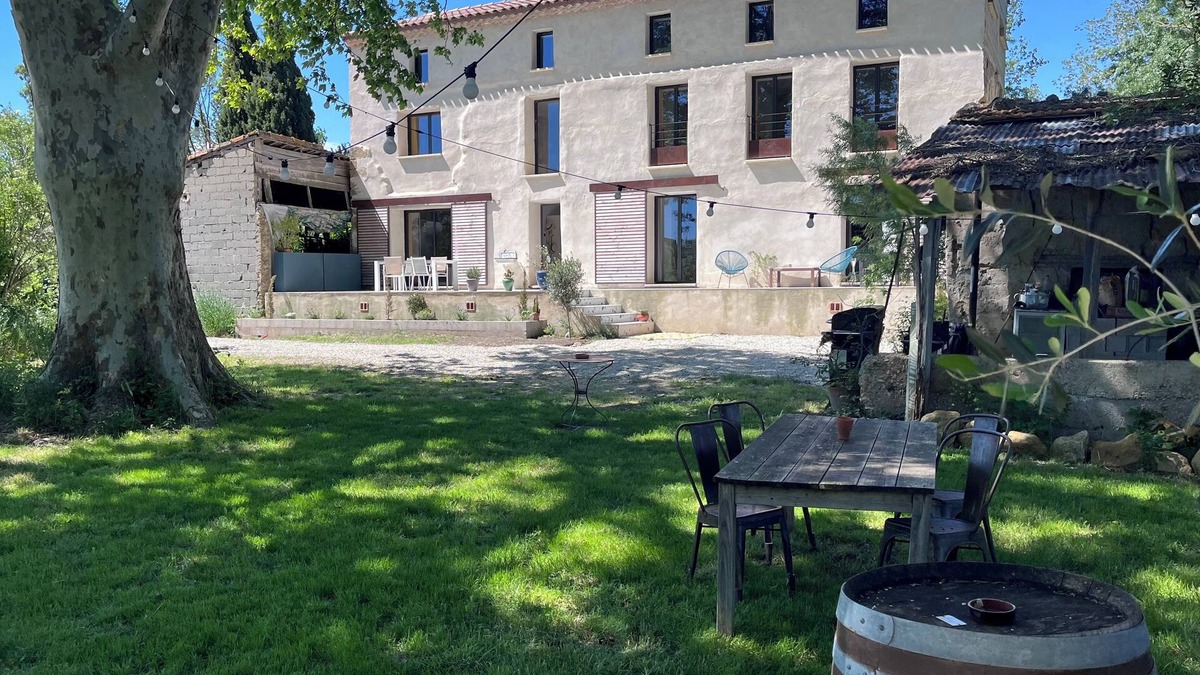 Entraigues-sur-la-Sorgue Other | 5 Bedroom Agritourism property in Entraigues-sur-la-Sorgue