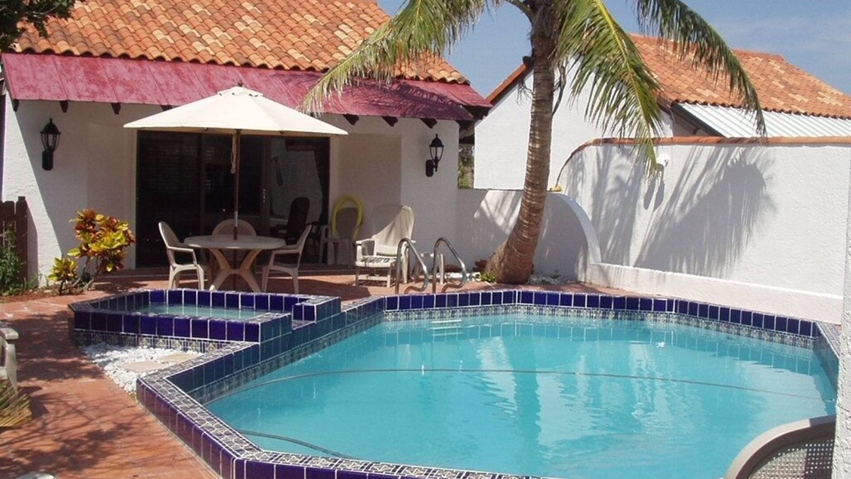 Melbourne Beach House | 5 Bedrms, 4 1/2 baths, 4000 sq. ft. Oceanfront Pool & Spa Melbourne Beach!