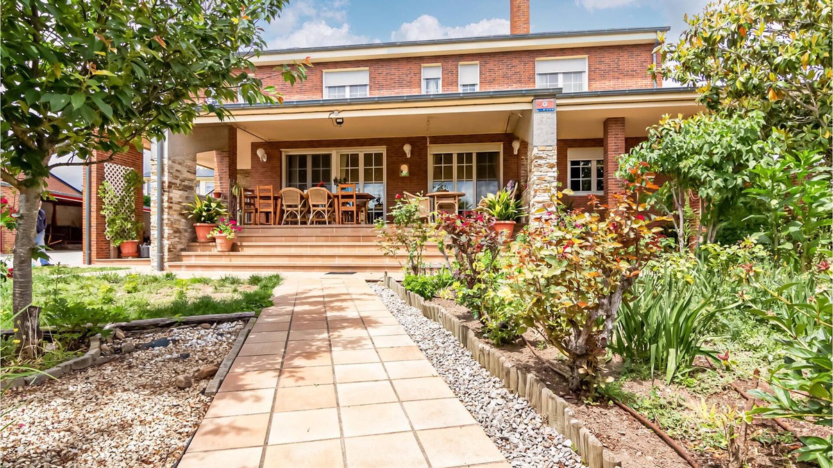 Villafranca del Bierzo House | 5 bedroom accommodation in VILLAFRANCA DEL BIERZO