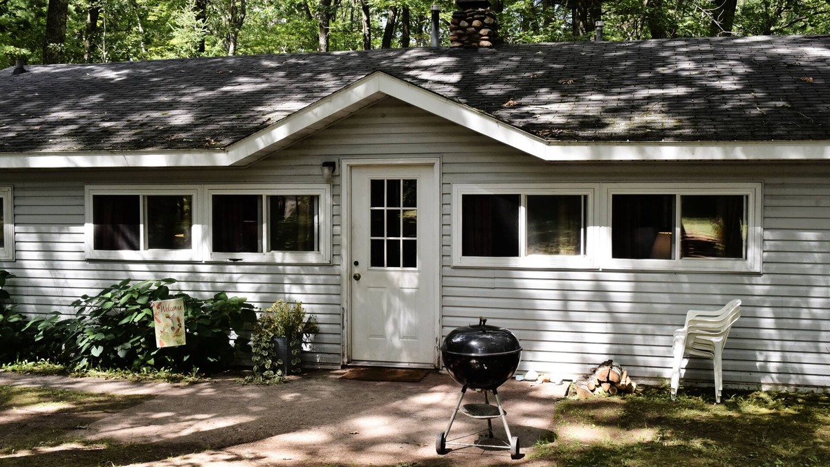 Rhinelander Cabin | 5 Bedroom, 3 bath, full fieldstone fireplace. Conro's Family Resort