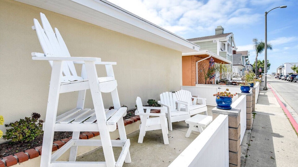 West Newport House | 5 Bedroom 4 Bath Duplex w/Parking on 46th St!