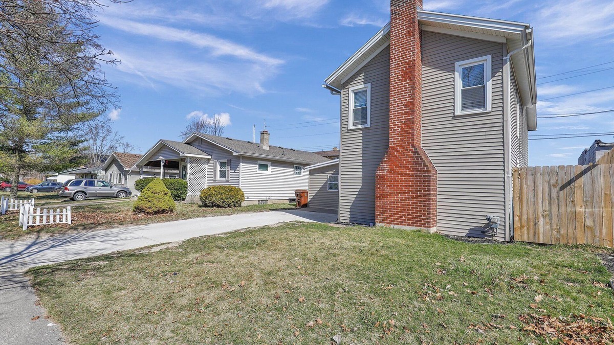 Lansing House | 5 Bedroom 6 Beds Cozy and Spacious Home