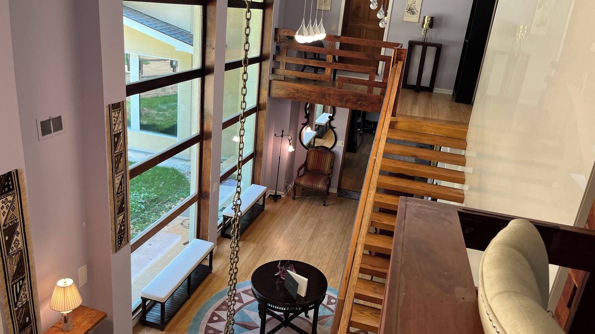 Northlake House | 5-Bedroom 6000SF wood and glass retreat in Atlanta, surrounded by greenery.