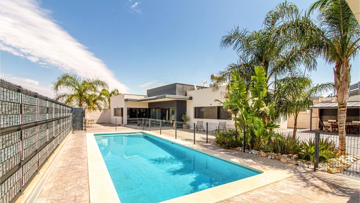 Molina de Segura House | 5 bedroom accommodation in Molina de Segura