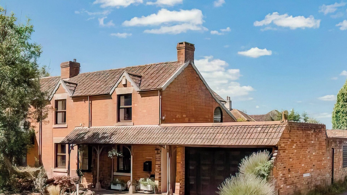 Trowle Common Cottage | 5 bedroom accommodation in Trowbridge