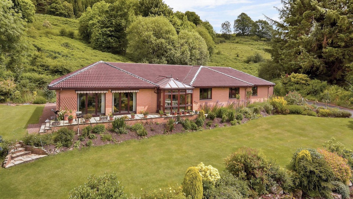 Fearnan Cottage | 5 bedroom accommodation in Fearnan, near Aberfeldy