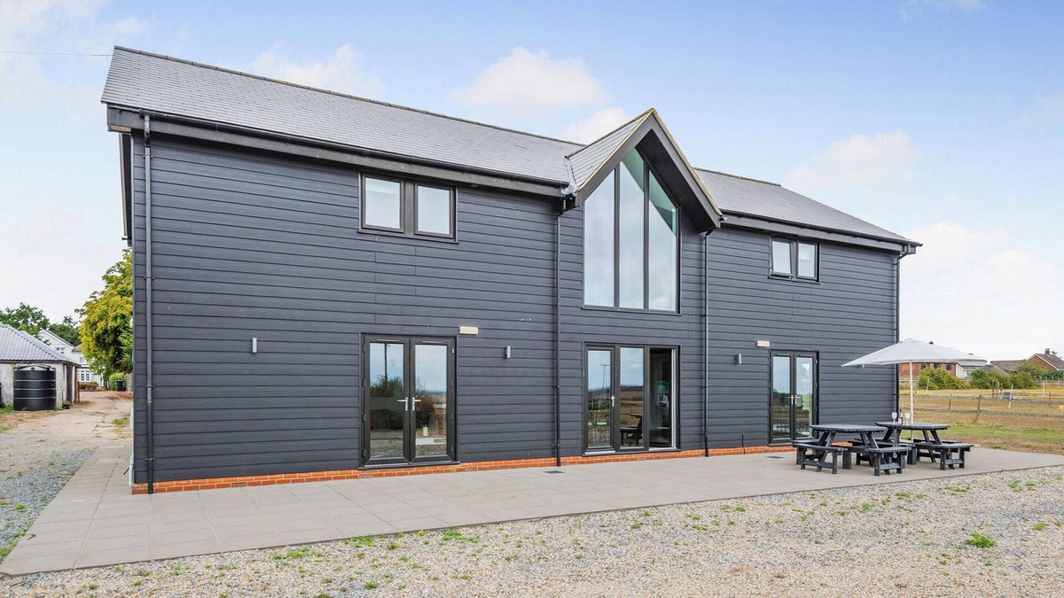 Althorne Cottage | 5 bedroom accommodation in Althorne