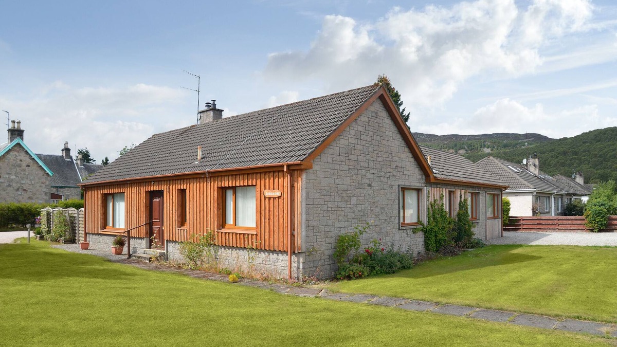 Aviemore Cottage | 5 bedroom accommodation in Aviemore